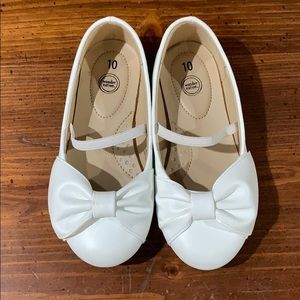 EUC - white dress shoes, sz 10